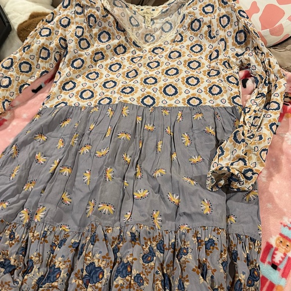 Dress - Picture 1 of 3